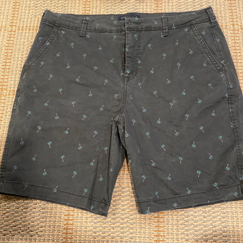 Aeropostale palm tree chino short
